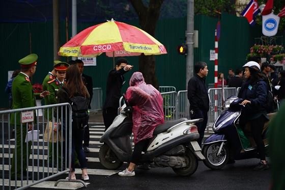 North Korean leader Kim Jong Un arrives in Dong Dang Train Station ảnh 27