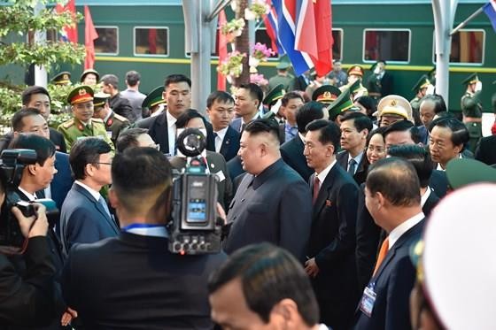 North Korean leader Kim Jong Un arrives in Dong Dang Train Station ảnh 3