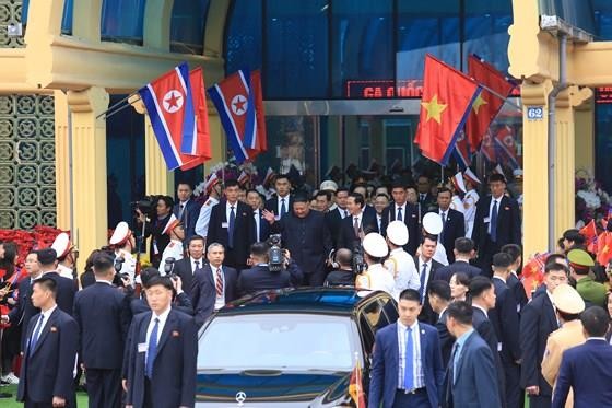 North Korean leader Kim Jong Un arrives in Dong Dang Train Station ảnh 7