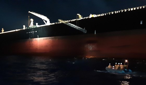 Filipino sailor severely injured at sea rescued ảnh 1