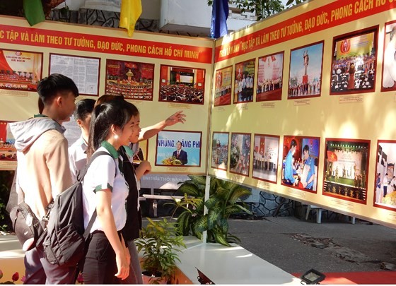 Students visit the exhibition on “Study and Follow Ho Chi Minh’s Moral Example”.