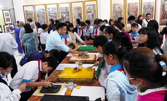 Exhibition on “Study and Follow Ho Chi Minh’s Moral Example” opens in Can Tho ảnh 2