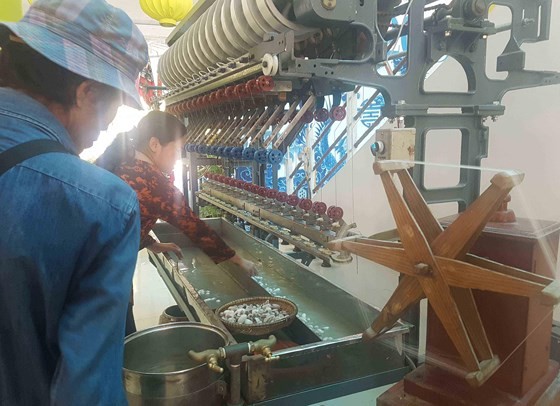 Hue Traditional Craft Festival 2019 opens with splendid art performance ảnh 3