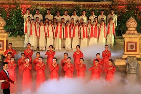Hue Traditional Craft Festival 2019 opens with splendid art performance ảnh 5