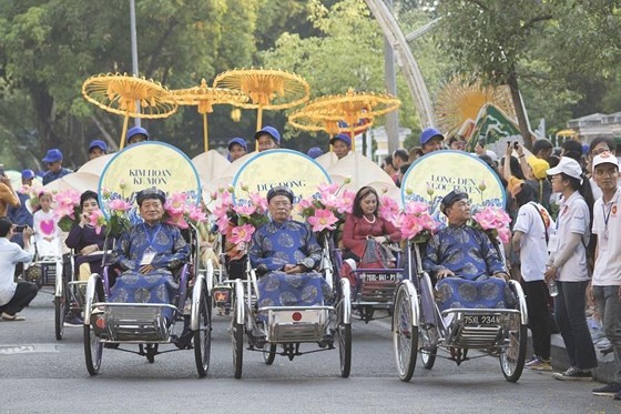 Ceremony honoring ancestors, founders of traditional craft villages held in Hue ảnh 3
