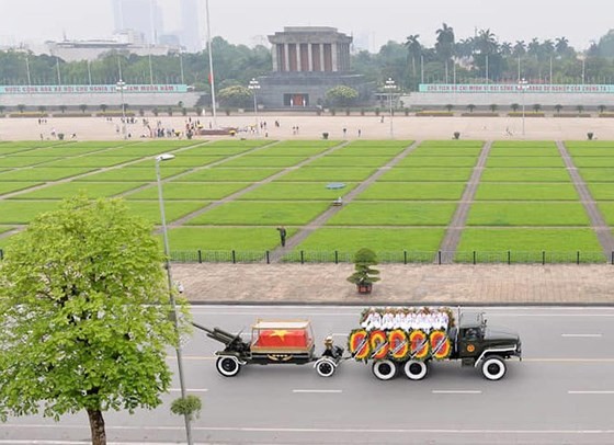 Funeral procession of former State President Le Duc Anh begins ảnh 4