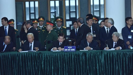 Memorial service of State funeral for former President General Le Duc Anh ảnh 40