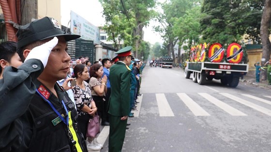 Funeral procession of former State President Le Duc Anh begins ảnh 8