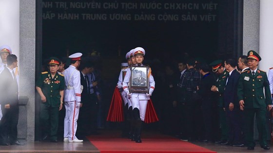 Funeral procession of former State President Le Duc Anh begins ảnh 1