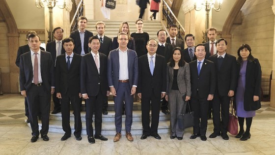 City Party Chief visits Netherlands’ wastewater treatment plant ảnh 3