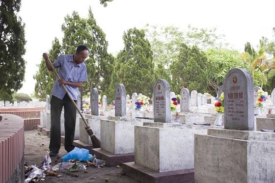 ​Large number of Vietnamese flock to Quang Tri legendary land in July ảnh 4