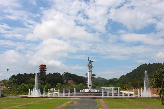 Ha Tinh province celebrates 51st anniversary of Dong Loc T-junction ảnh 3