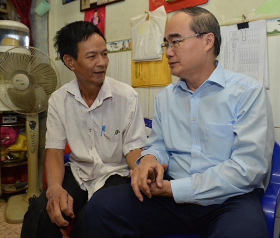 HCMC leaders pay tribute to heroes, fallen soldiers ảnh 1