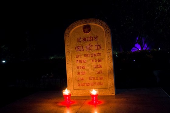 Tens thousands of candles light up sacred land of Vietnamese martyrs ảnh 4