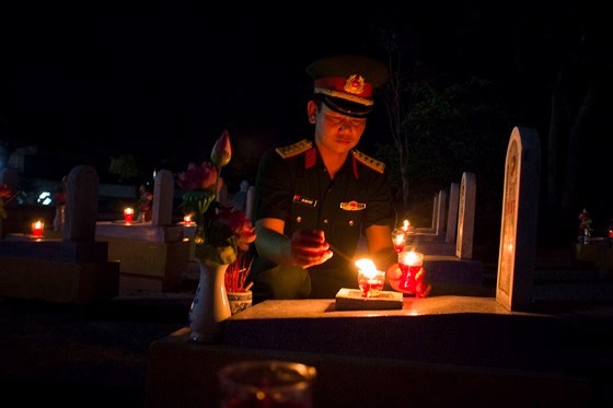 Tens thousands of candles light up sacred land of Vietnamese martyrs ảnh 5