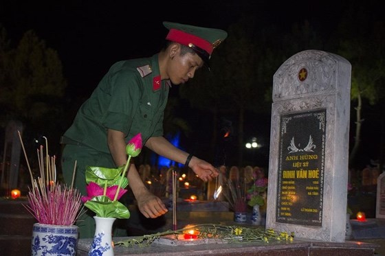 Tens thousands of candles light up sacred land of Vietnamese martyrs ảnh 6