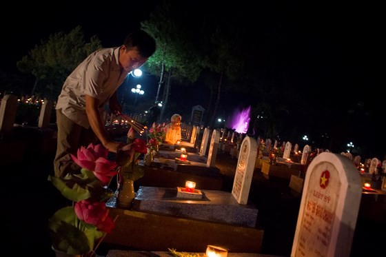 Tens thousands of candles light up sacred land of Vietnamese martyrs ảnh 8