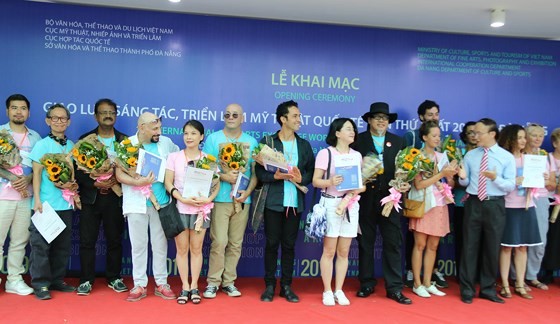 Da Nang hosts 1st Int’l Fine Arts Exhibition ảnh 1