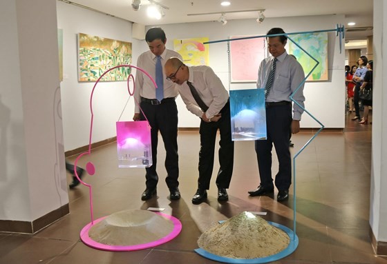 Da Nang hosts 1st Int’l Fine Arts Exhibition ảnh 2