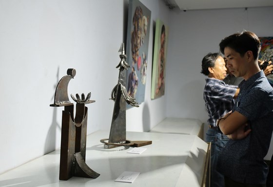 Da Nang hosts 1st Int’l Fine Arts Exhibition ảnh 3