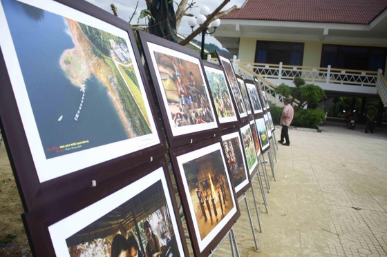 Art exhibition on Tra Bong district, western Quang Ngai opens ảnh 1