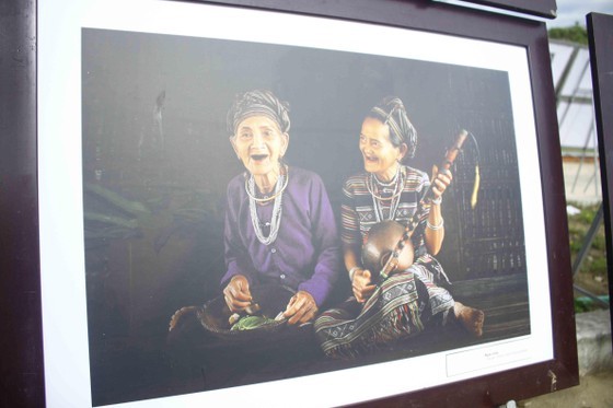 Art exhibition on Tra Bong district, western Quang Ngai opens ảnh 3