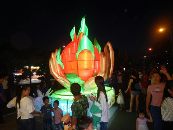 Country’s biggest Mid-Autumn Festival in Phan Thiet city ảnh 3