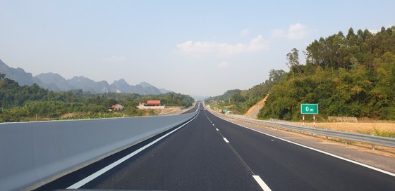 Bac Giang-Lang Son expressway opens to traffic ảnh 1
