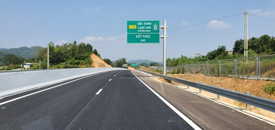 Bac Giang-Lang Son expressway opens to traffic ảnh 2