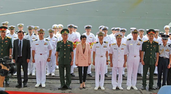 Japanese navy minesweepers arrive in Da Nang city ảnh 2