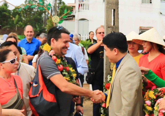 Hoi An’s Tra Que Vegetable Village welcomes first New Year visitors ảnh 2