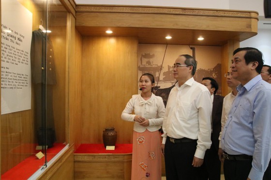 HCMC’s leaders offer Tet gifts to needy people in Quang Nam, Da Nang ảnh 5