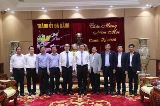 HCMC’s leaders offer Tet gifts to needy people in Quang Nam, Da Nang ảnh 8