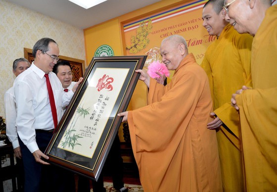 HCMC’s leaders extends Tet greetings to religious dignitaries ảnh 2