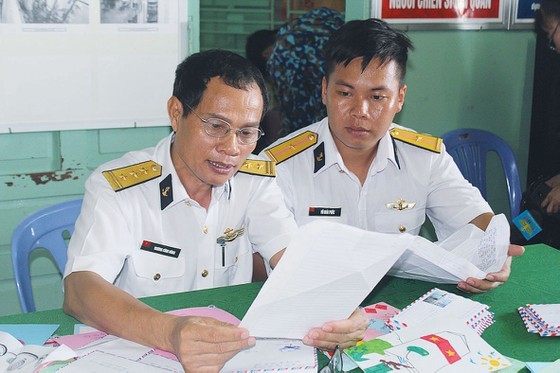 Tet atmosphere on DK1 platform ảnh 3