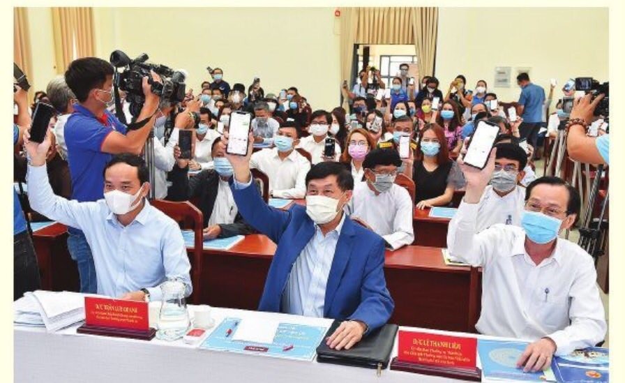 HCM City leaders attends the launching ceremony calling for public support to fight  COVID-19. (Photo: SGGP)