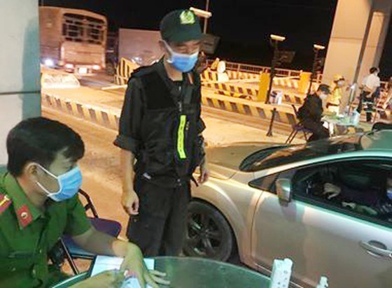 HCMC continues to close all entertainment facilities to cope with coronavirus ảnh 1