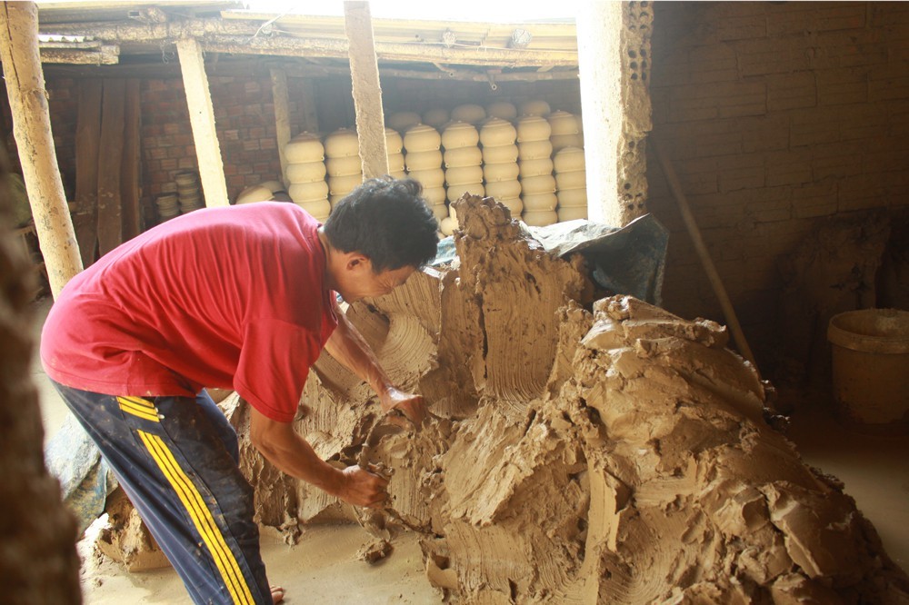 Trung Son Pottery Village, home of fine, unique clay pots ảnh 3