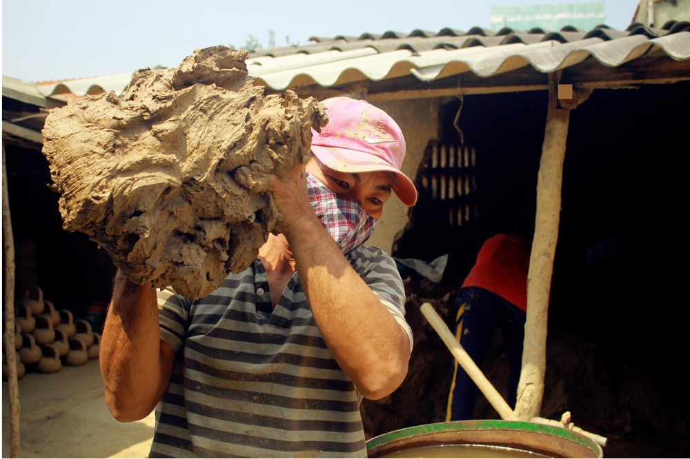 Trung Son Pottery Village, home of fine, unique clay pots ảnh 4