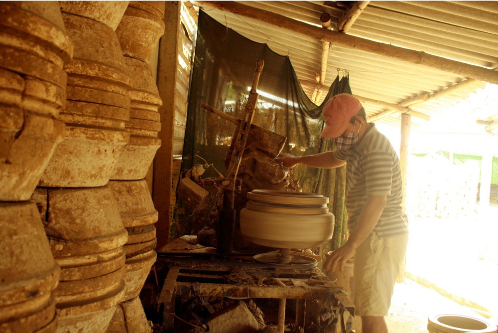 Trung Son Pottery Village, home of fine, unique clay pots ảnh 6