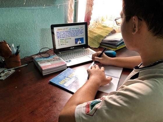HCMC students continue to learn online, at school