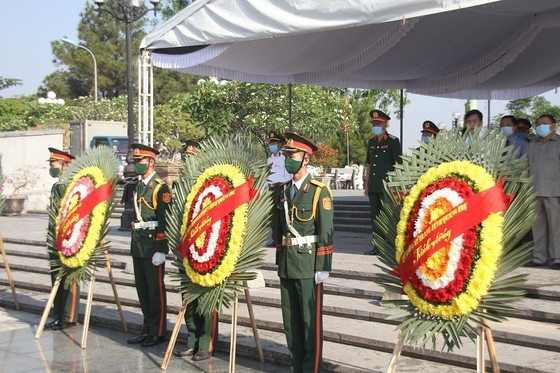 Quang Tri holds memorial service for remains of fallen soldiers in Laos ảnh 3