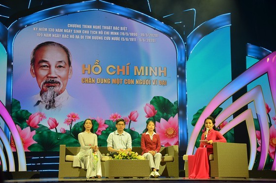 Art performance celebrates President Ho Chi Minh’s birth in HCMC ảnh 2