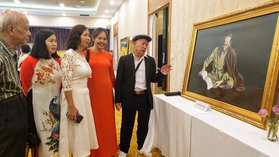 Painting exhibition commemorates President Ho Chi Minh ảnh 2