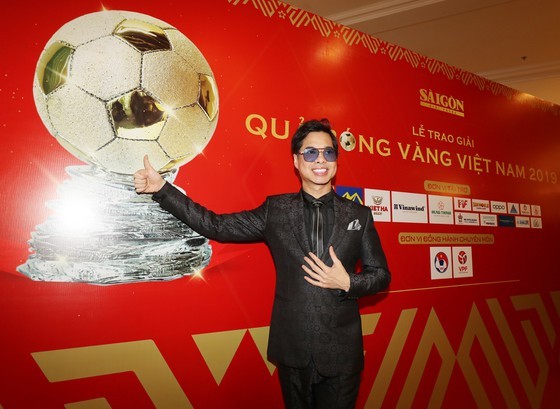 Do Hung Dung claims top honour at 2019 Vietnamese Golden Ball Awards ảnh 19