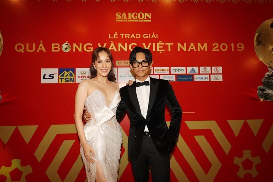 Do Hung Dung claims top honour at 2019 Vietnamese Golden Ball Awards ảnh 20