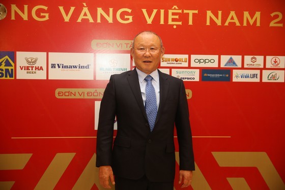 Do Hung Dung claims top honour at 2019 Vietnamese Golden Ball Awards ảnh 21
