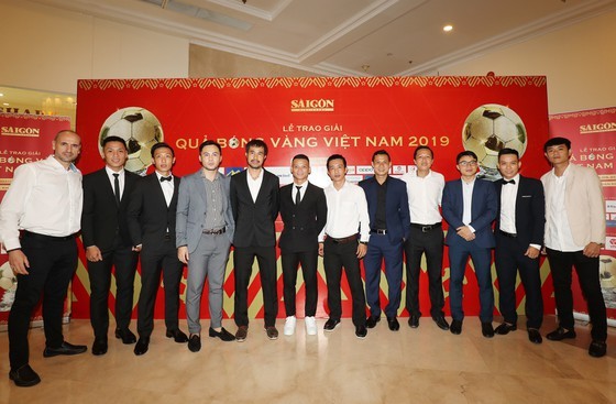 Do Hung Dung claims top honour at 2019 Vietnamese Golden Ball Awards ảnh 25