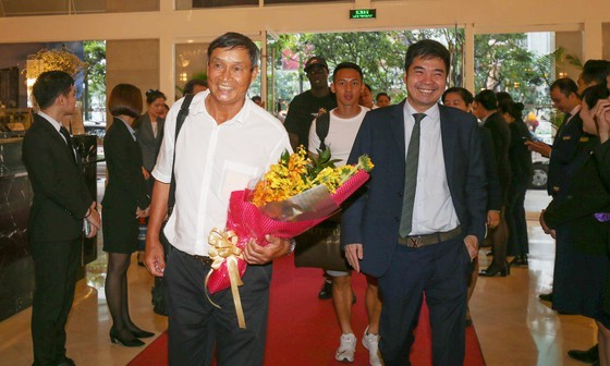 Do Hung Dung claims top honour at 2019 Vietnamese Golden Ball Awards ảnh 28