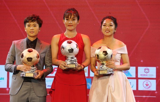 Do Hung Dung claims top honour at 2019 Vietnamese Golden Ball Awards ảnh 7